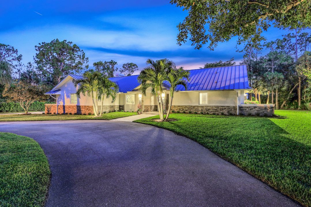 6010 Standing Oaks Ln, Naples, FL 34119