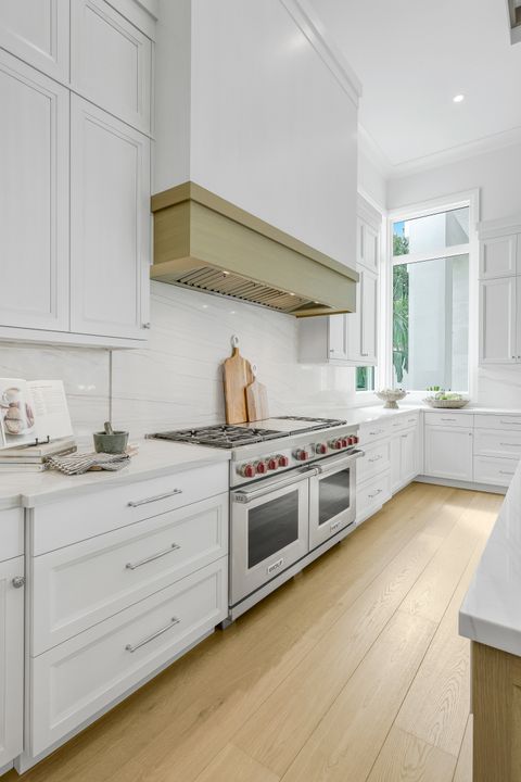 208 Hickory Rd, Naples, FL 34108