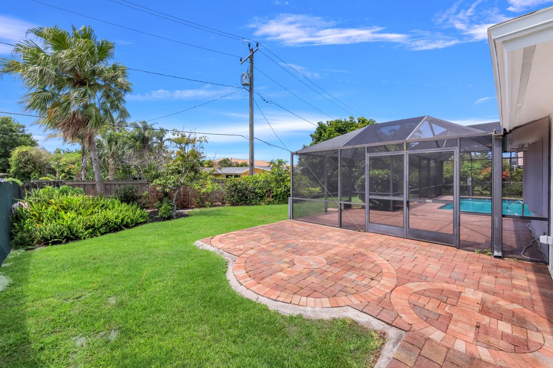 750 Southern Pines Dr, Naples, FL 34103