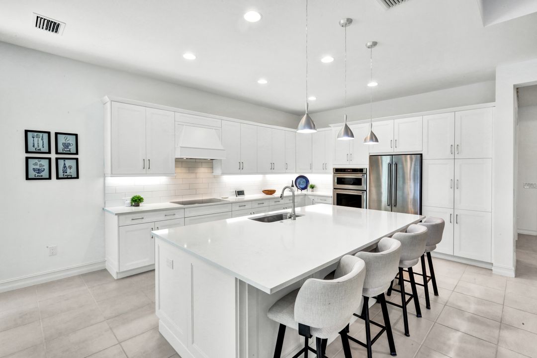 6161 Megans Bay Dr, Naples, FL 34112