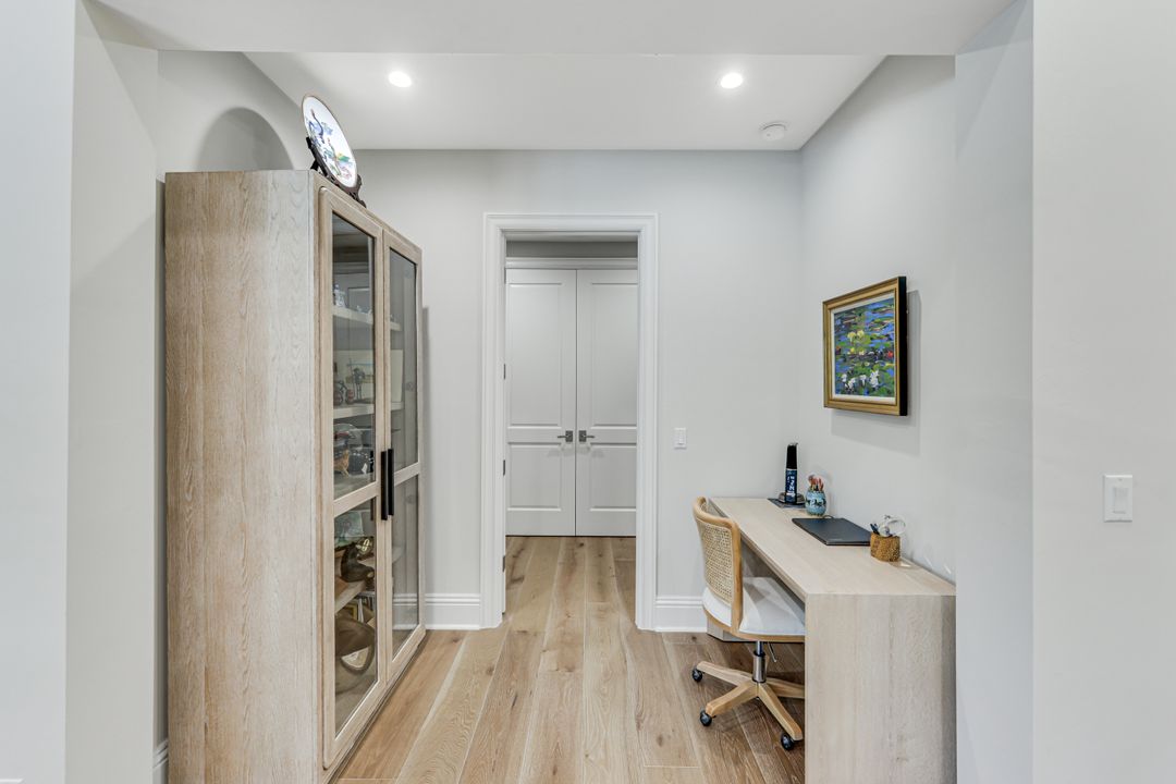 641 Pine Ct, Naples, FL 34102