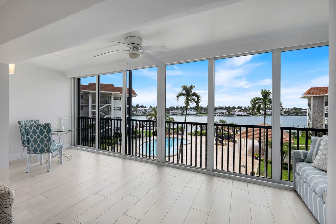 222 Harbour Dr #312, Naples, FL 34103