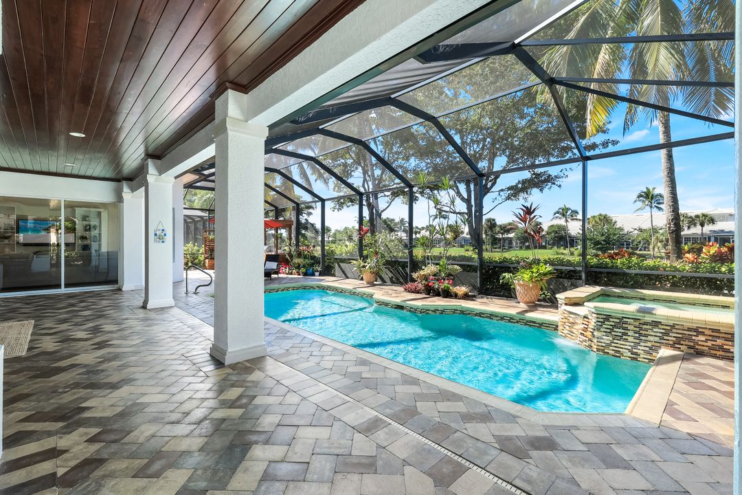 7633 Mulberry Ln, Naples, FL 34114