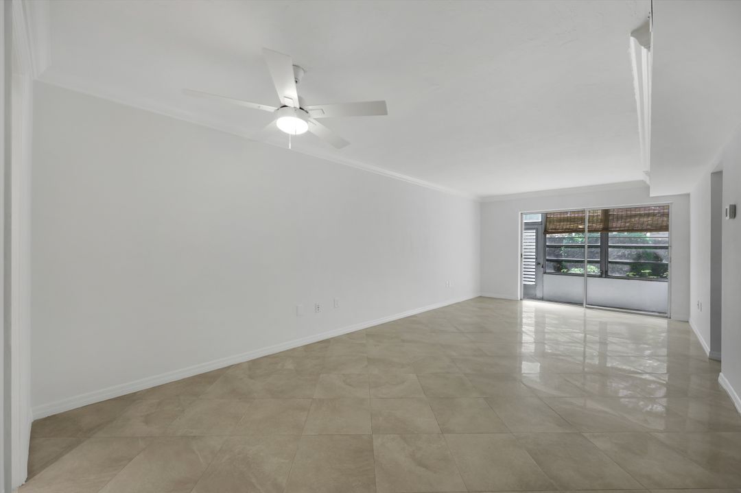 72 7th St S #106, Naples, FL 34102