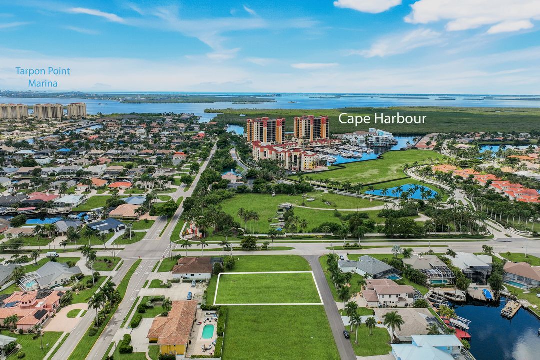 5425 SW 16th Pl, Cape Coral, FL 33914