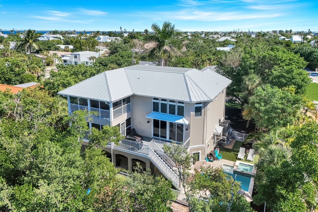 1111 Schooner Pl, Sanibel, FL 33957