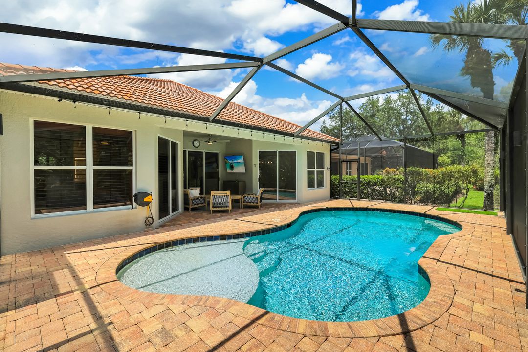 6072 Highwood Park Ln, Naples, FL 34110