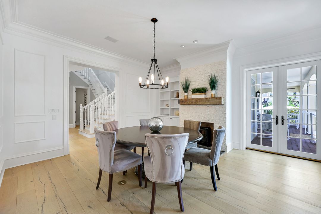 1550 Gordon Dr, Naples, FL 34102