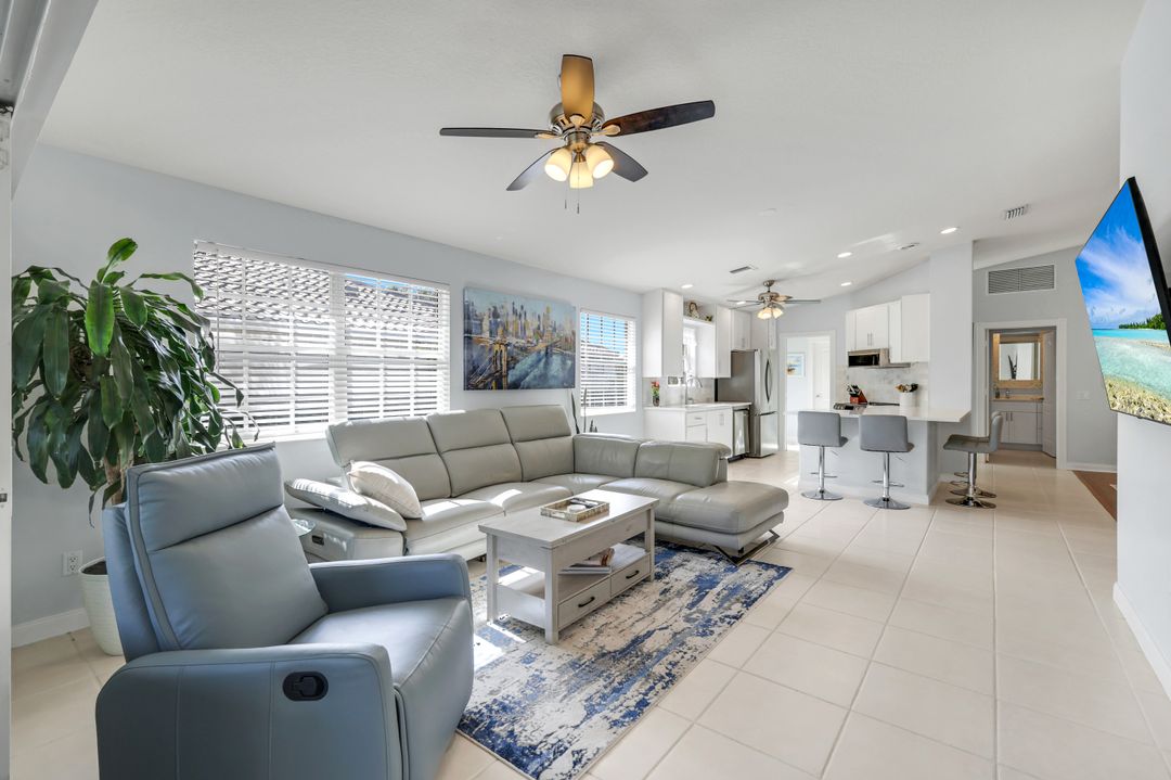 4272 Redonda Ln, Naples, FL 34119