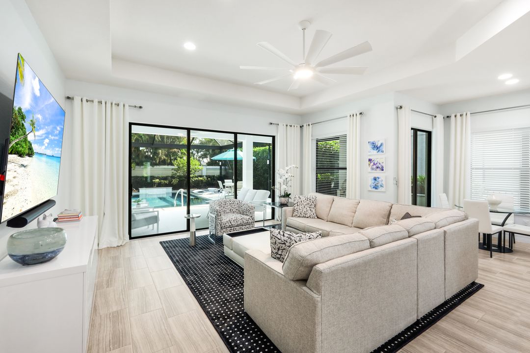 13836 Luna Dr, Naples, FL 34109
