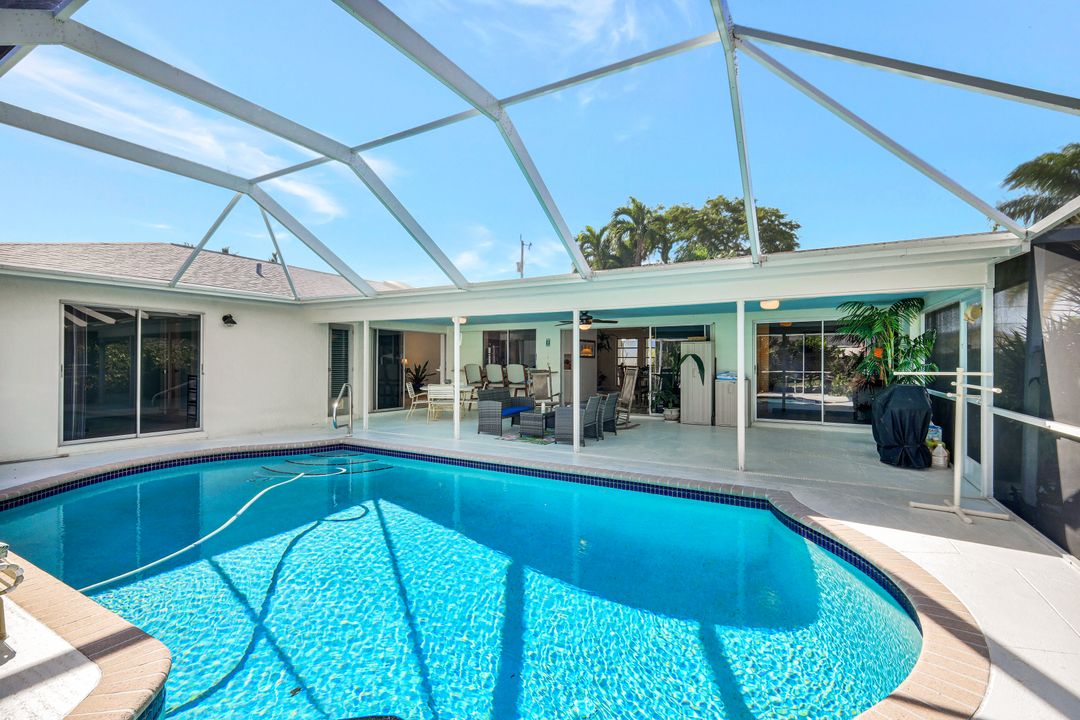 5301 SW 8th Pl, Cape Coral, FL 33914