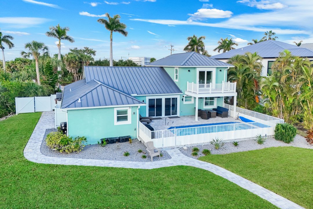 11861 Isle of Palms Dr, Fort Myers Beach, FL 33931