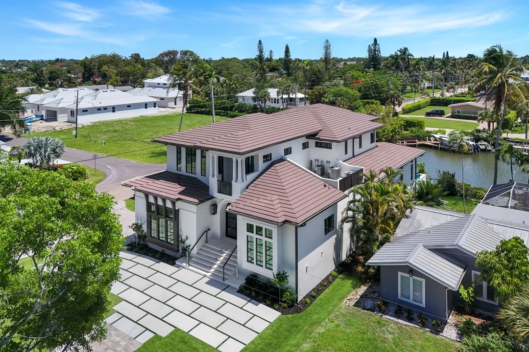 1690 Chesapeake Ave, Naples, FL 34102