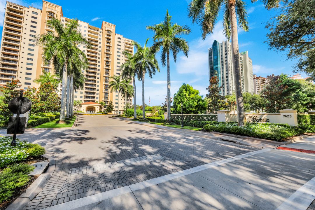 Pelican Bay Blvd, Pelican Bay, FL 34108