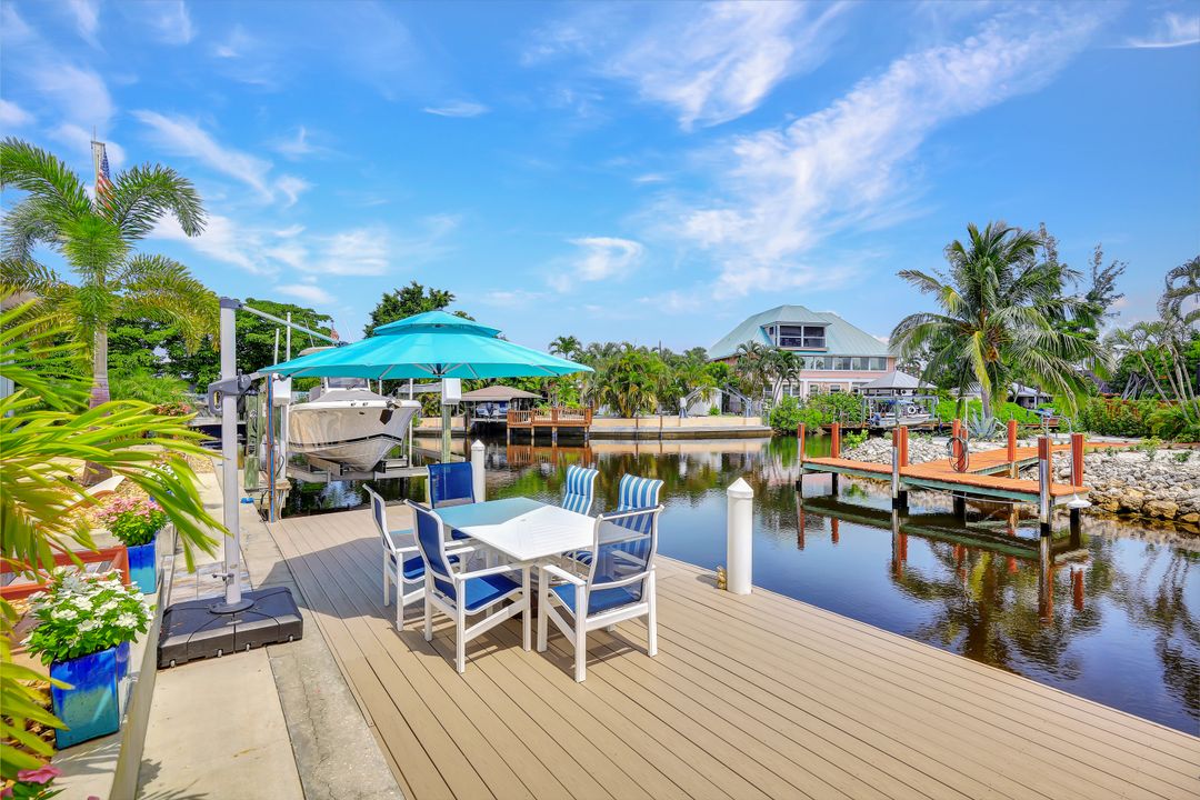 2631 Riverview Dr, Naples, FL 34112