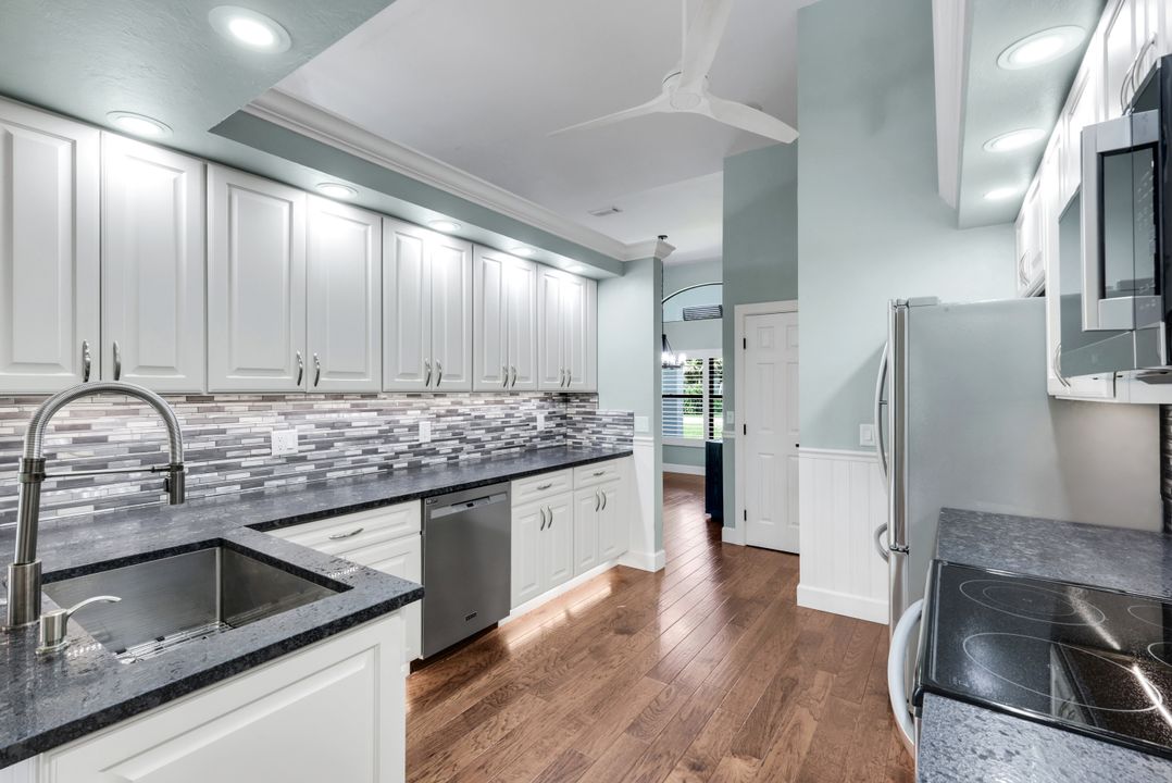 520 Raven Way, Naples, FL 34110