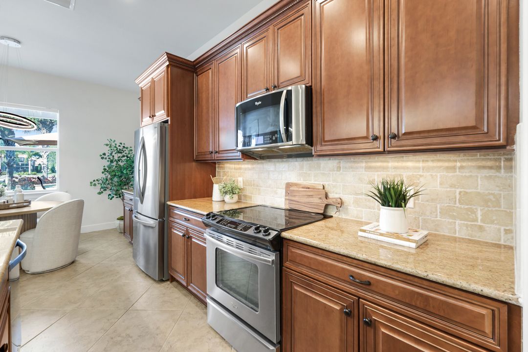 9103 Graphite Cir, Naples, FL 34120