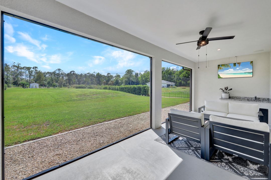 2552 52nd Ave NE, Naples, FL 34120