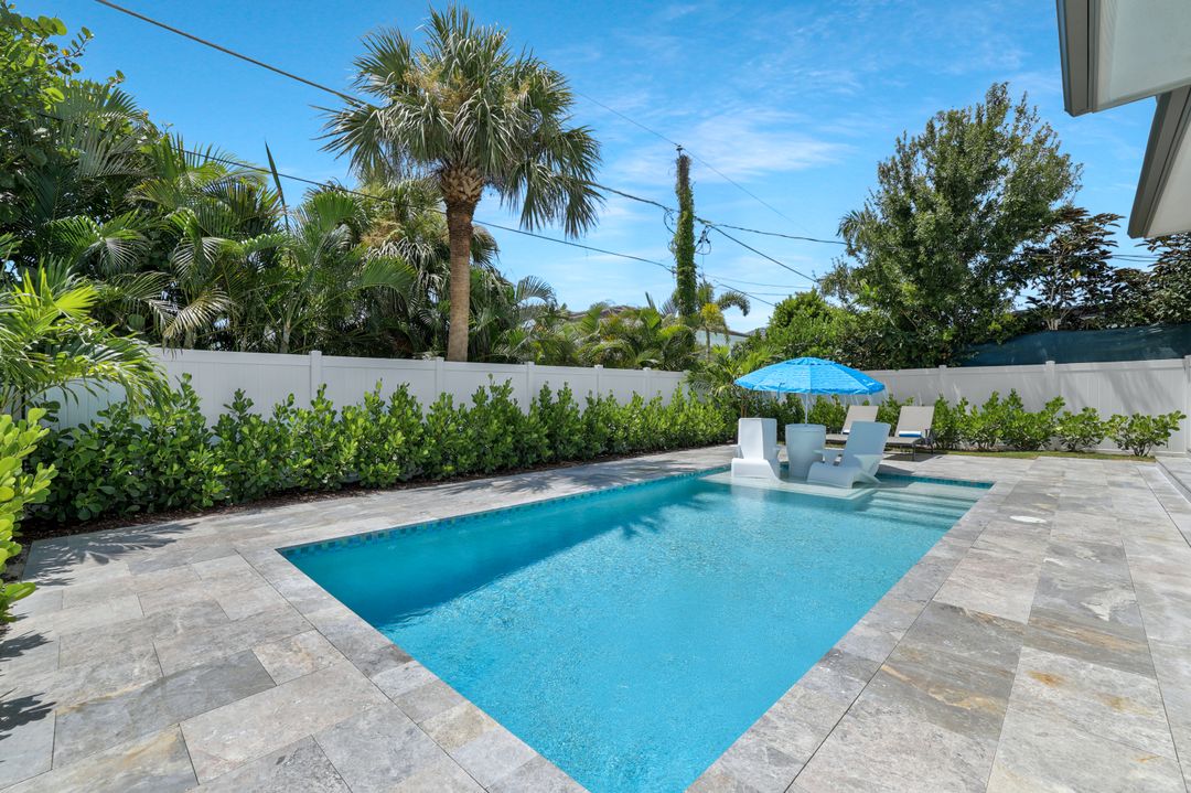 530 94th Ave N, Naples, FL 34108