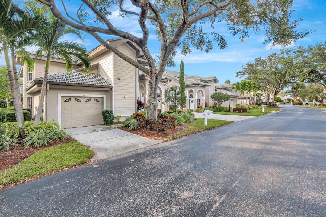 240 Via Perignon, Naples, FL 34119