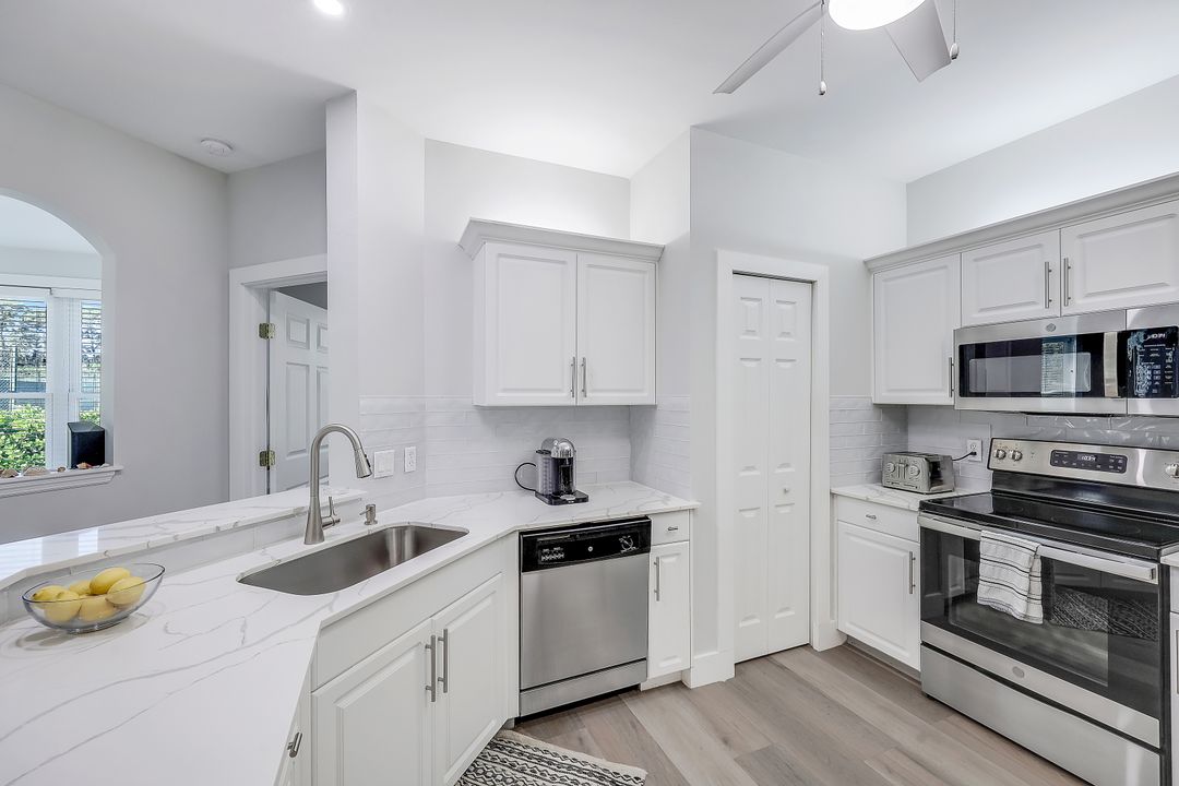 1335 Charleston Square Dr #101, Naples, FL 34110