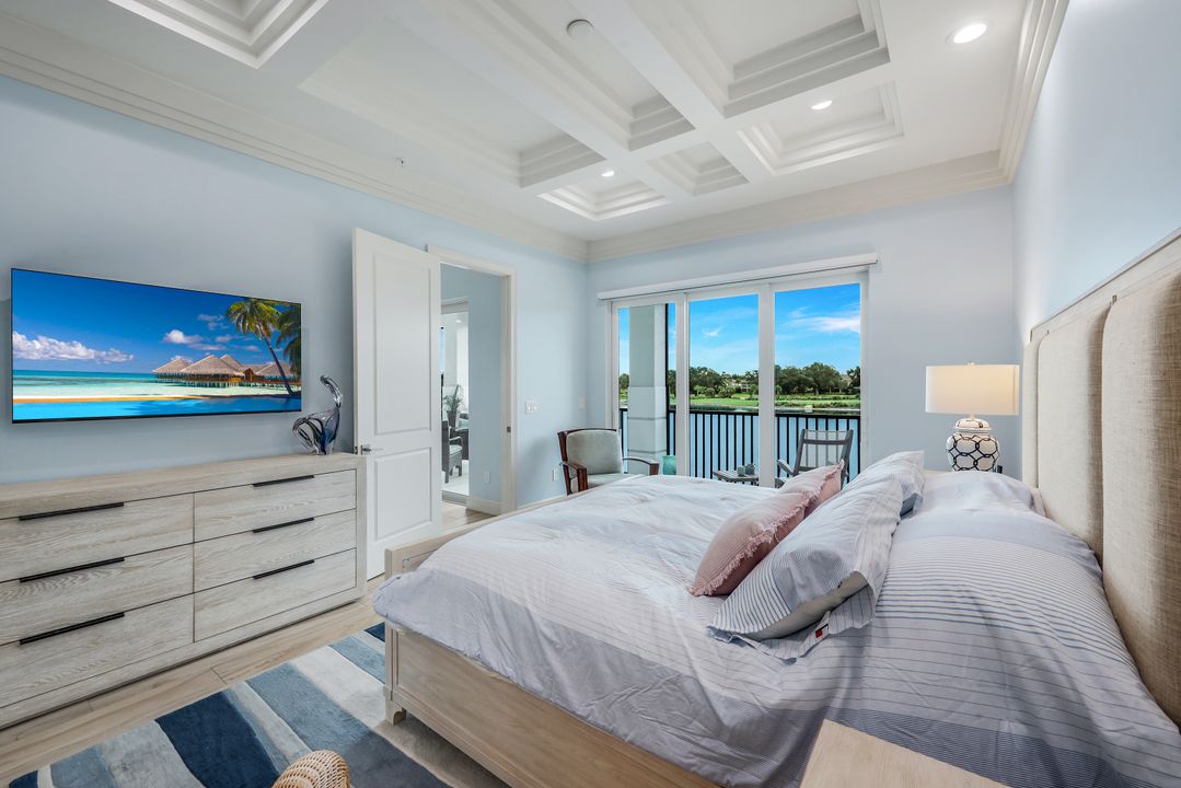 608 El Camino Real #201, Naples, FL 34119