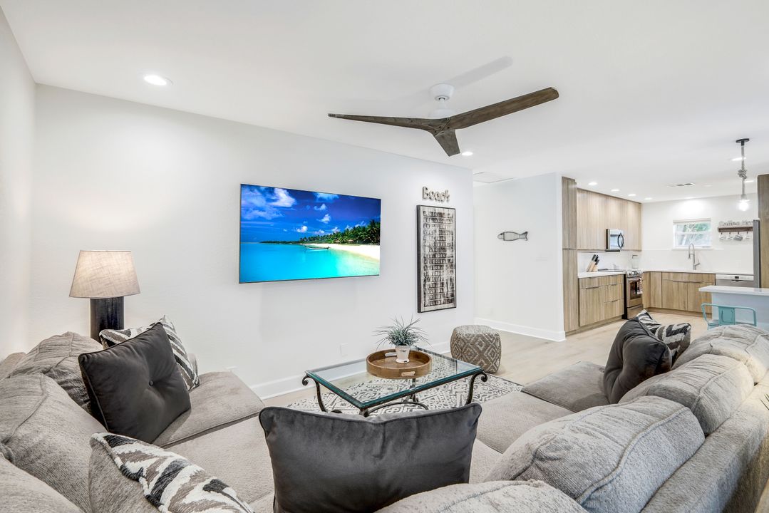 590 92nd Ave N, Naples, FL 34108