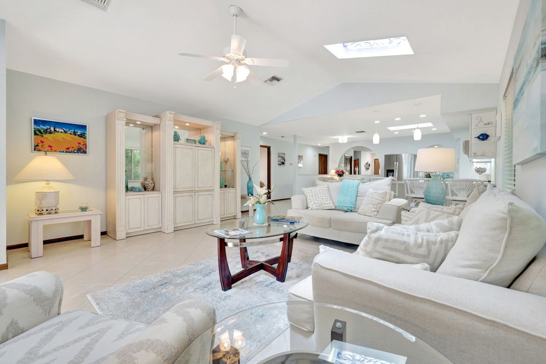 550 94th Ave N, Naples, FL 34108