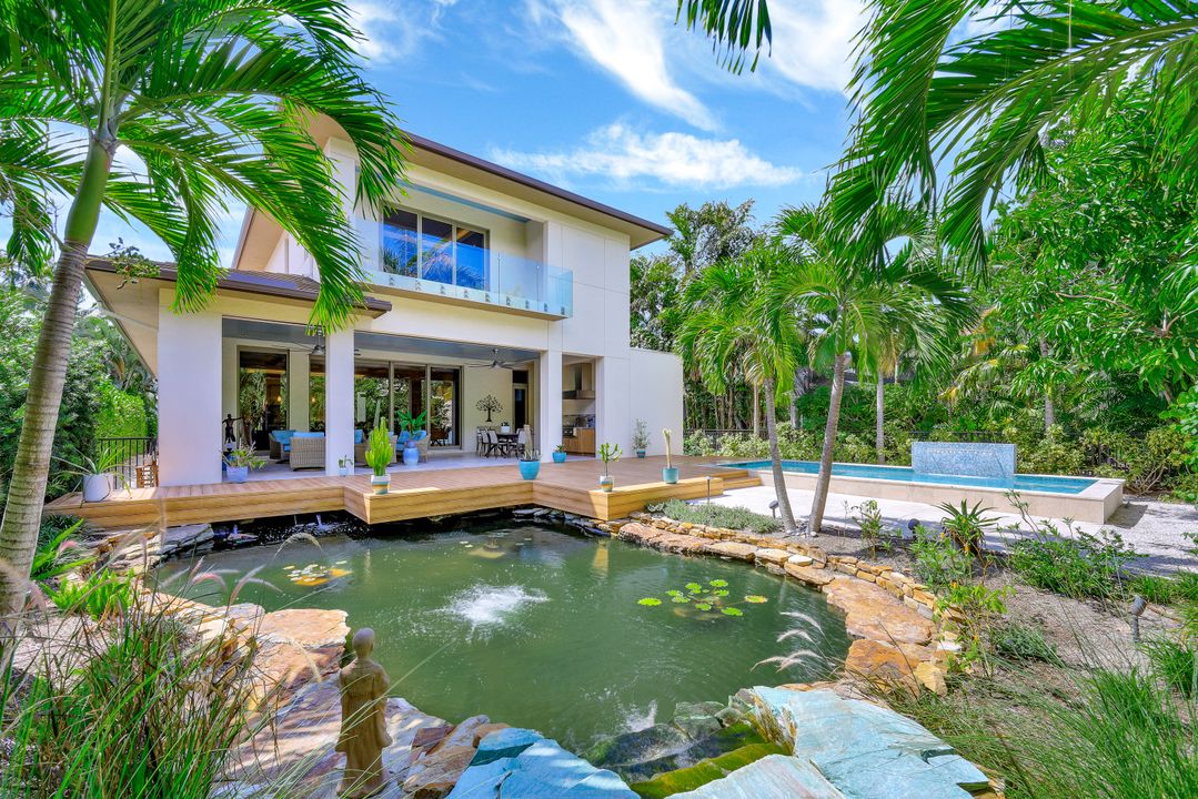 355 7th Ave S, Naples, FL 34102