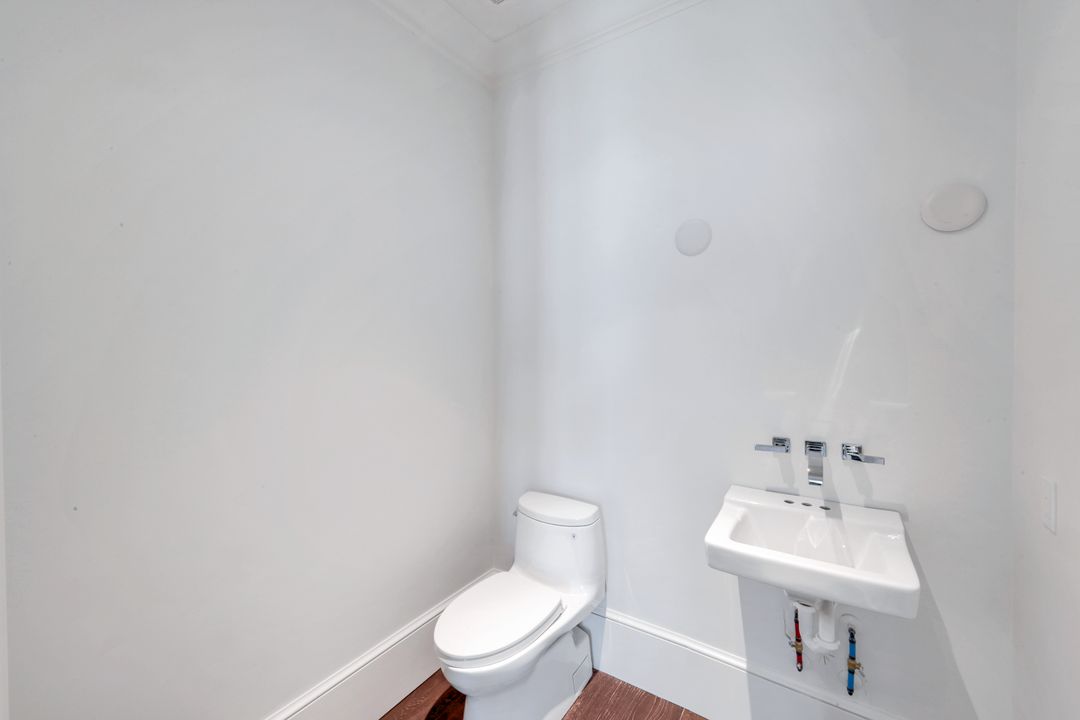 1690 Chesapeake Ave, Naples, FL 34102