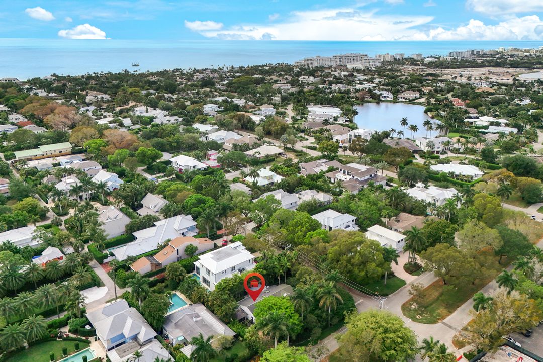 295 6th St N, Naples, FL 34102