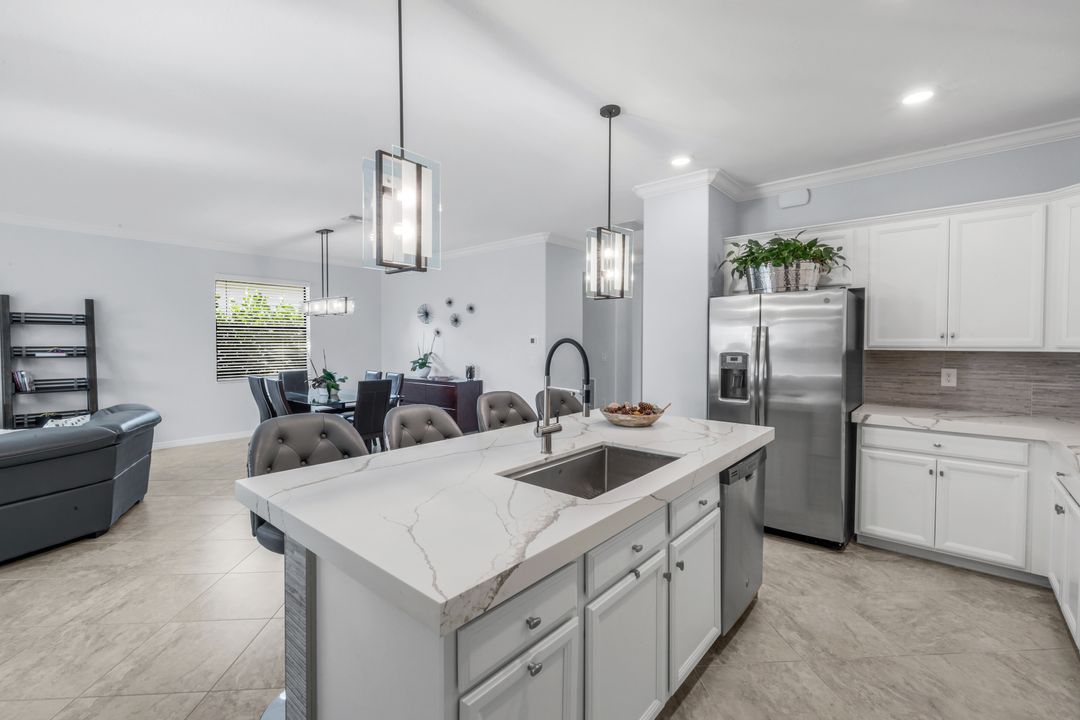 9445 Glenforest Dr, Naples, FL 34120