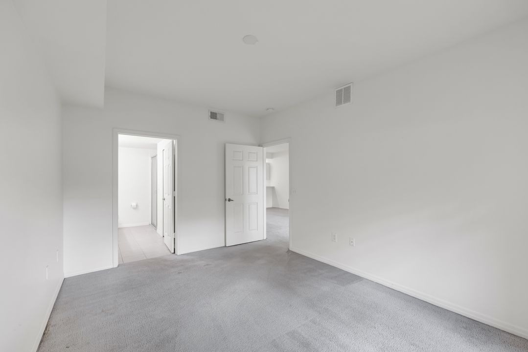 432 Valerie Way #102, Naples, FL 34104