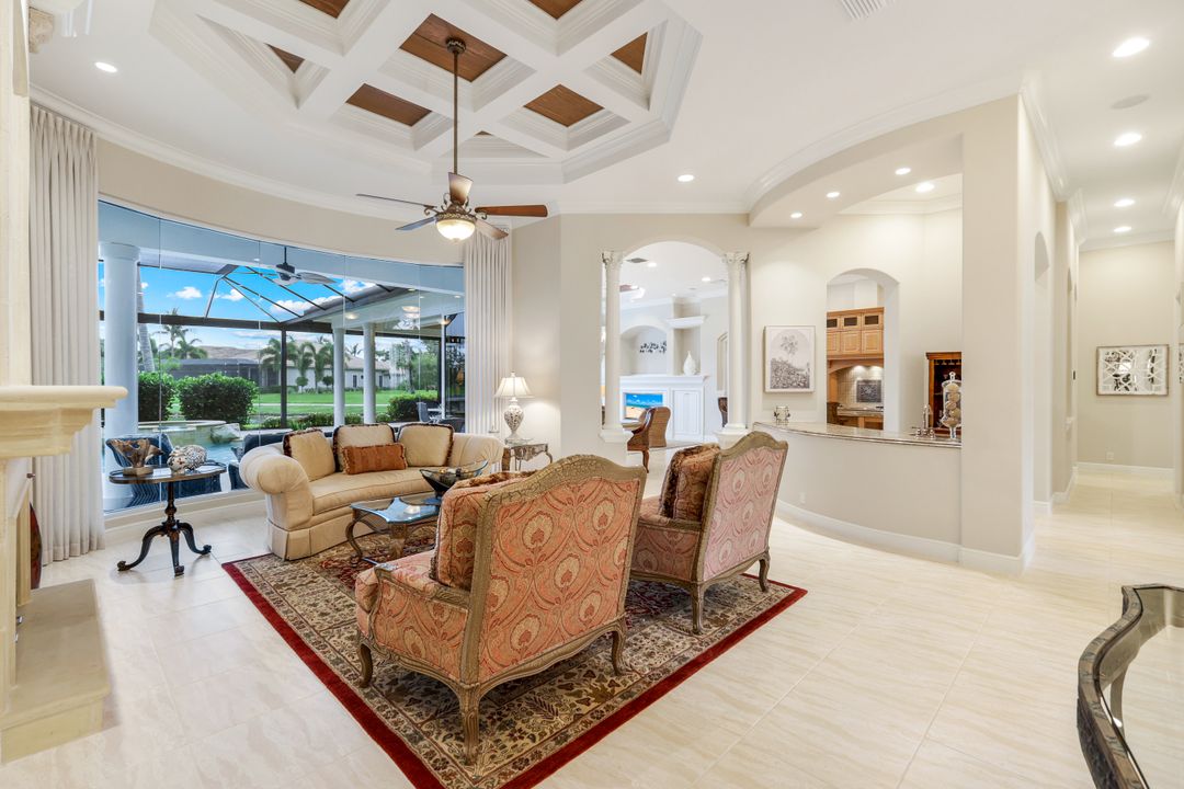 7511 Hogan Ct, Naples, FL 34113