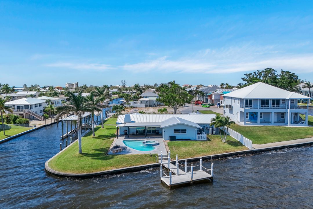 5596 Avenida Pescadora, Fort Myers Beach, FL 33931