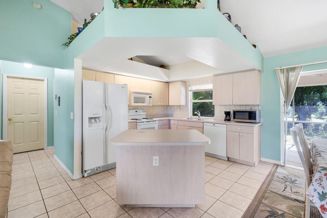 1015 SE 4th Pl, Cape Coral, FL 33990
