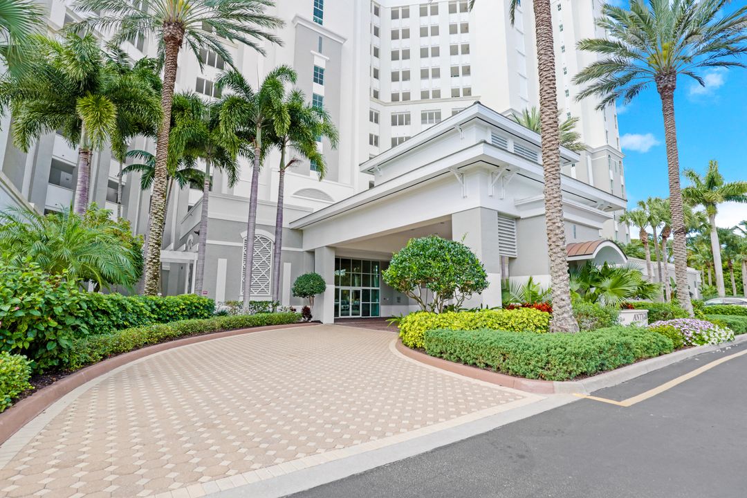 300 Dunes Blvd #1007, Naples, FL 34110