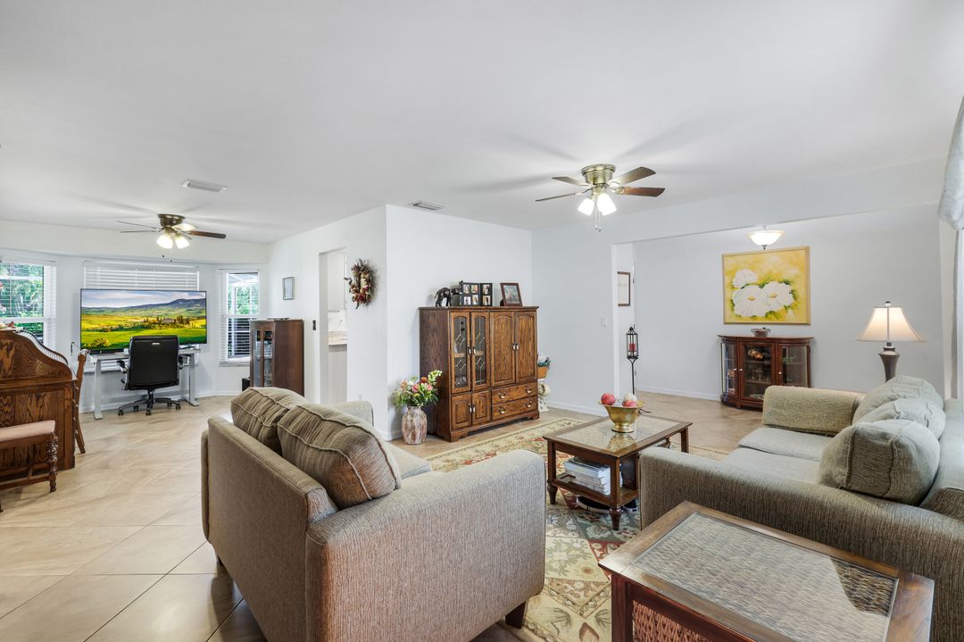 9814 Country Oaks Dr, Fort Myers, FL 33967