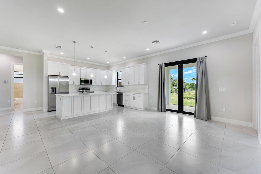 2017 47th Ave NE, Naples, FL 34120