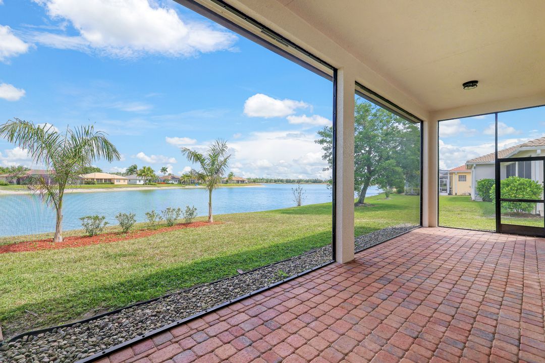 985 Chesapeake Bay Ct, Naples, FL 34120