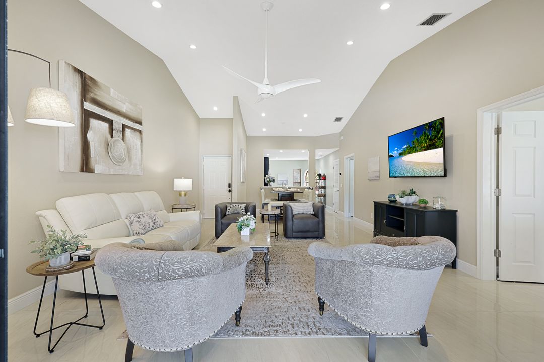 613 Serendipity Dr, Naples, FL 34108