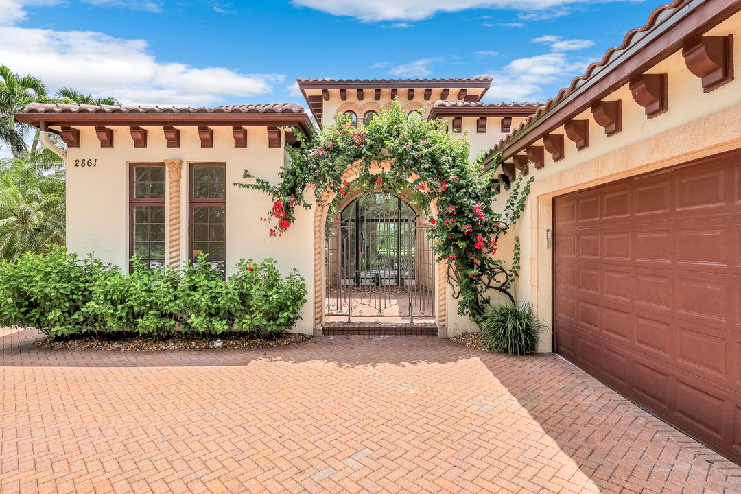 2861 Capistrano Way, Naples, FL 34105