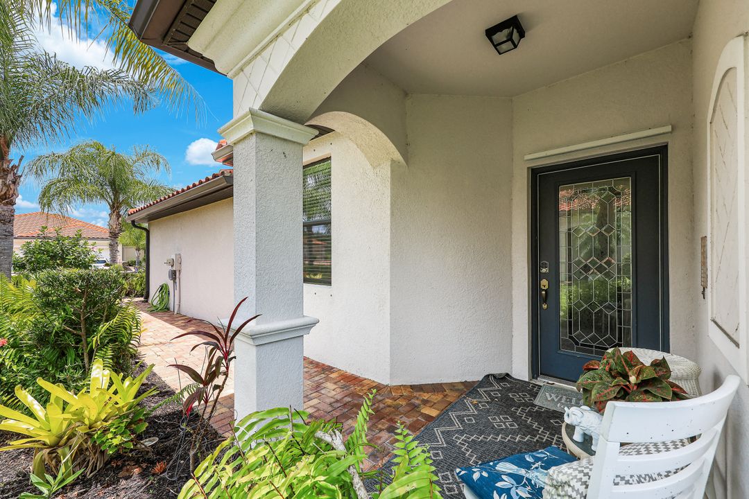 1427 Oceania Dr, Naples, FL 34113
