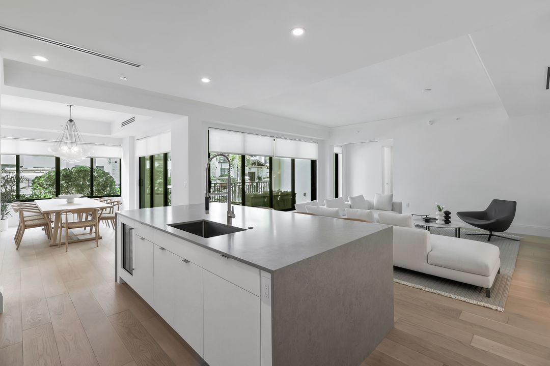 1130 3rd Ave S #105, Naples, FL 34102