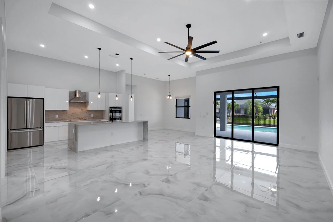 215 SW 37th Ln, Cape Coral, FL 33914
