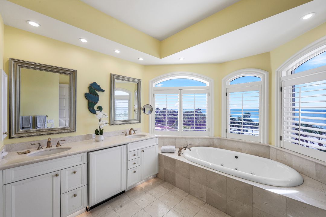 7425 Bay Colony Dr, Naples, FL 34108