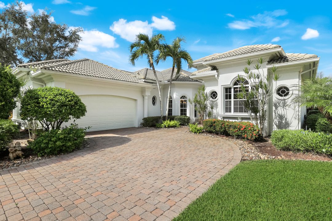 5799 Hammock Isles Dr, Naples, FL 34119