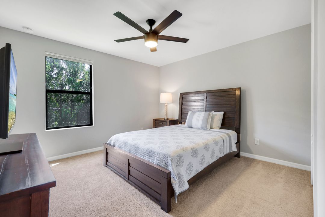 4264 Raffia Palm Cir, Naples, FL 34119