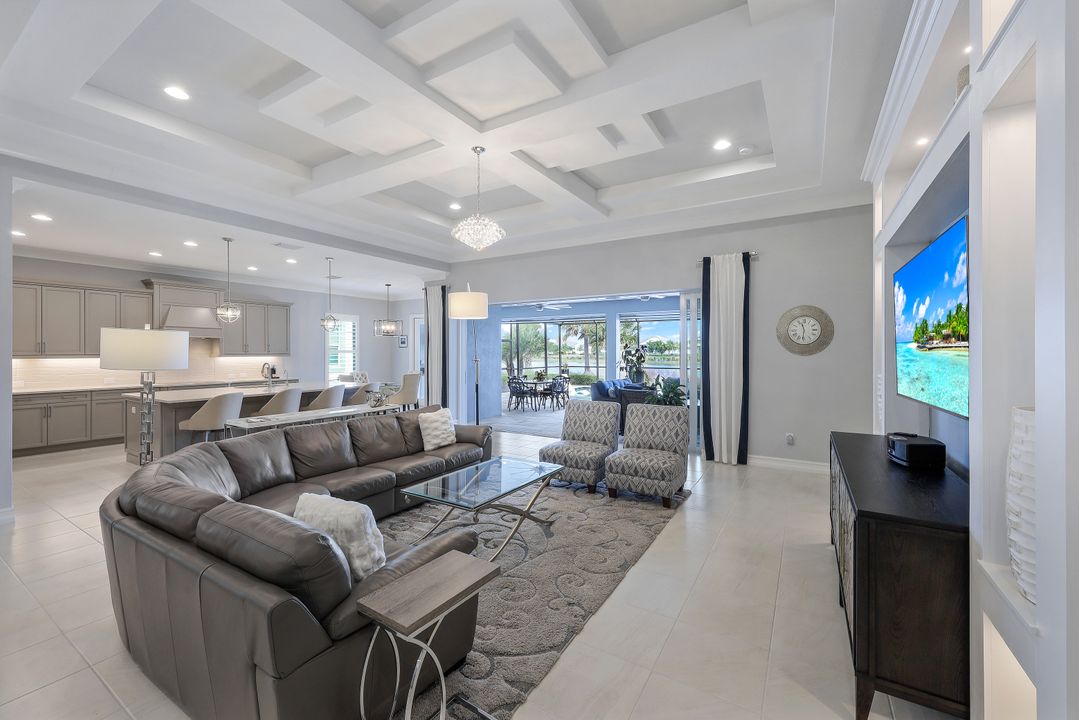 6177 Megans Bay Dr, Naples, FL 34112