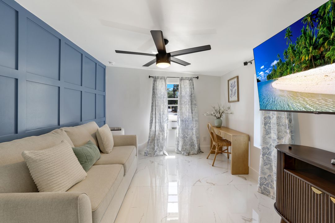 1300 Pine St, Naples, FL 34104